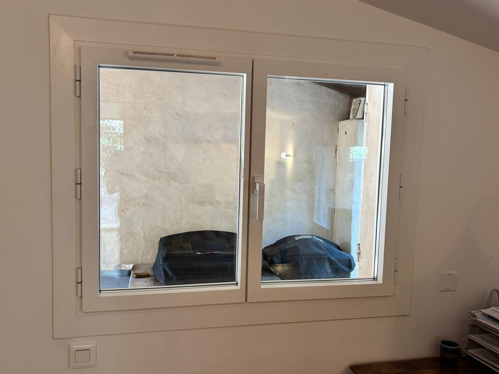 Rénovation de volets roulants en aluminium avec mise à niveau de l’isolation thermique et phonique à Aix-en-Provence 13 dans les Bouches-du-Rhône