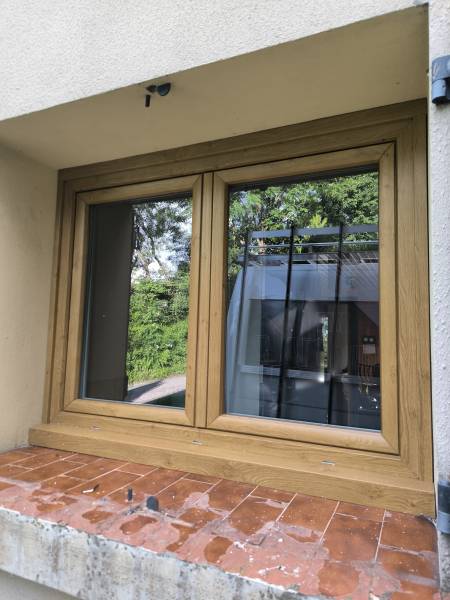 Rénovation de fenêtres en PVC couleur chêne irlandais aspect bois au-dessus de Gap