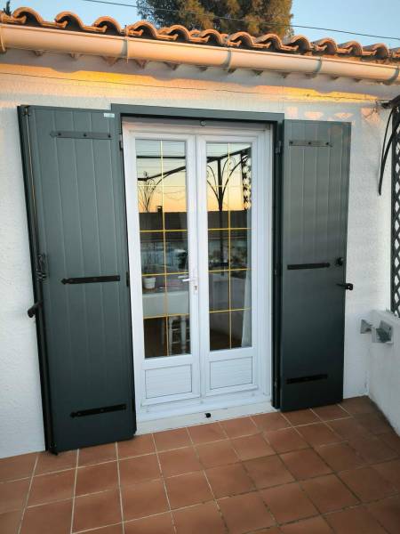 volets battants isolés en rénovation à Velaux - KCM Menuiserie