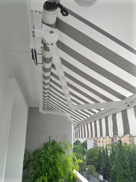 store banne en alu électrique marseille, mécanisme de secours en cas de panne d'électricité