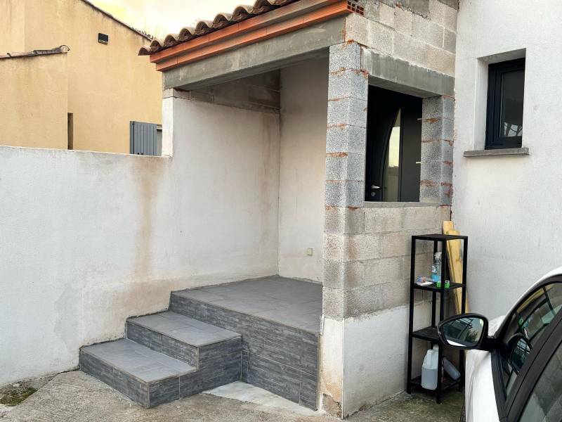 fermeture de porche ou de balcon à Miramas avec chassis PVC et porte fenetre