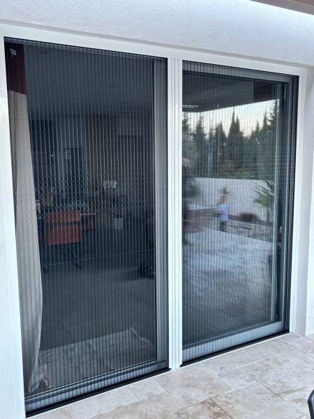 installation moustiquaires baie vitrée sur mesure à Vitrolles dans les Bouches du Rhone