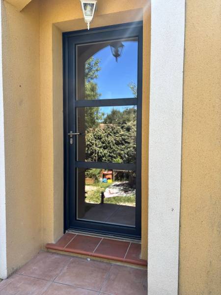 entreprise menuiserie pour changer la porte d'entrée à vitrolles