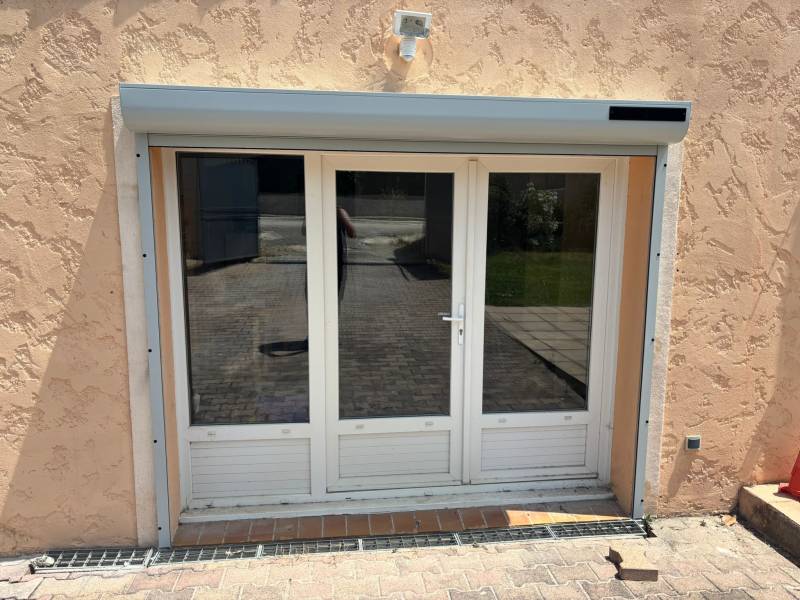 volet roulant solaire baie vitrée velaux