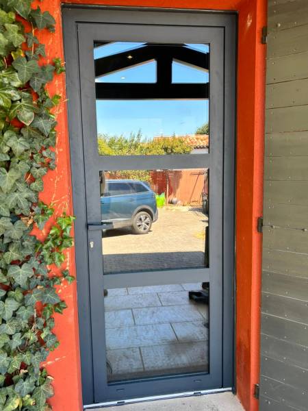 porte vitrée grise alu Salon de Provence