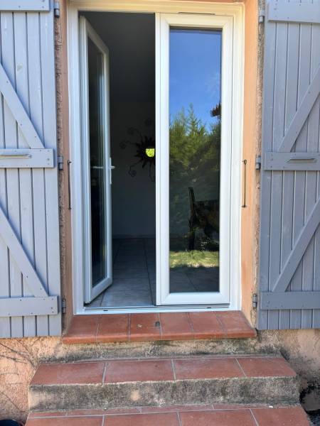 artisan pour pose fenêtres pvc en rénovation Simiane Collongue