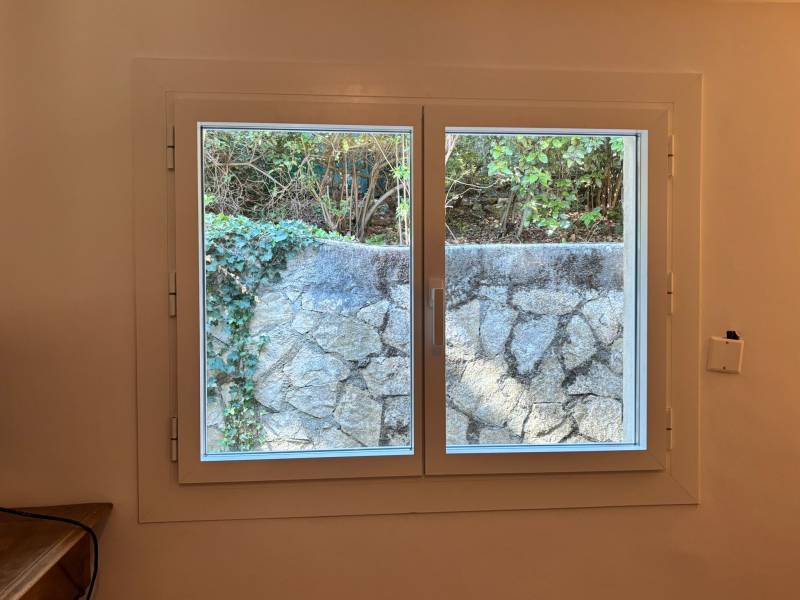 Installation de fenêtres aluminium minimalistes à Aix-en-Provence