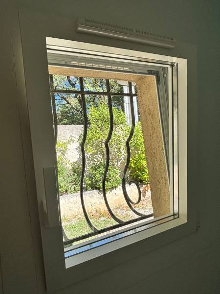 fenetre minimaliste oscillo battante aix en provence
