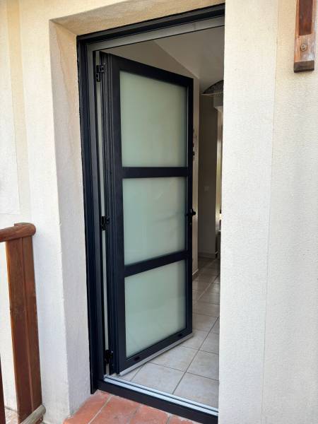 porte fenêtre vitrée aluminium la fare les oliviers
