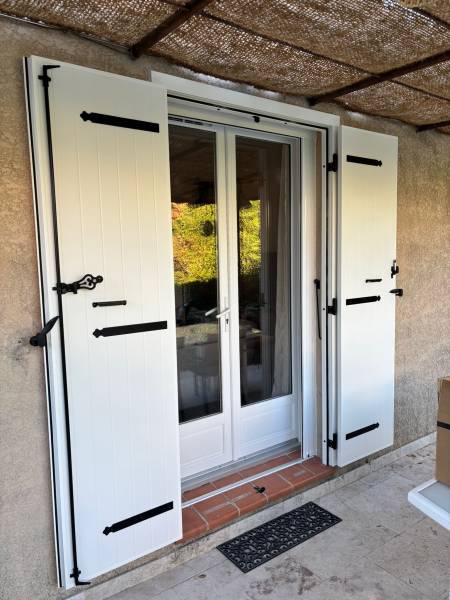 volets battants blancs pvc coudoux