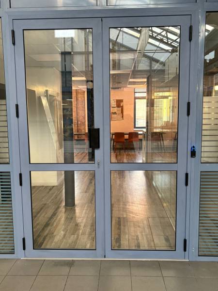 porte aluminium vitrée pour bureau à Aix en Provence