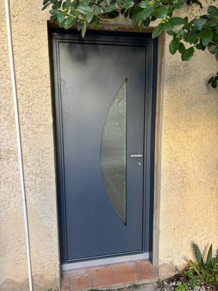 Porte d'entrée en aluminium gris foncé anthracite à Martigues
