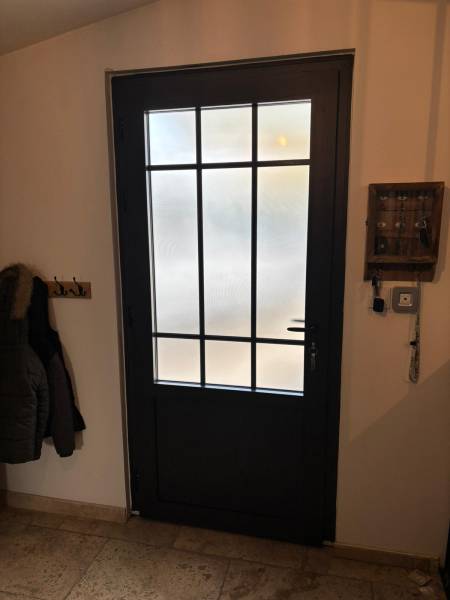 Installation d’une porte d’entrée en aluminium ral Noir 2100 sablé bouches du rhône