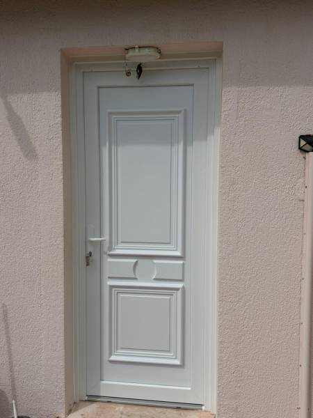 porte pvc blanc sur mesure cadenet