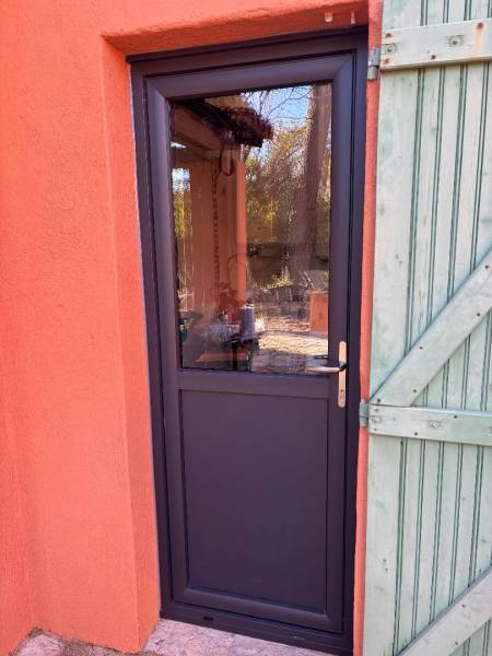 Fourniture et pose d'une Porte de Service en PVC 7016 sur ROGNAC 13340